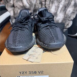 YZY 350 V2 Onyx - Worn